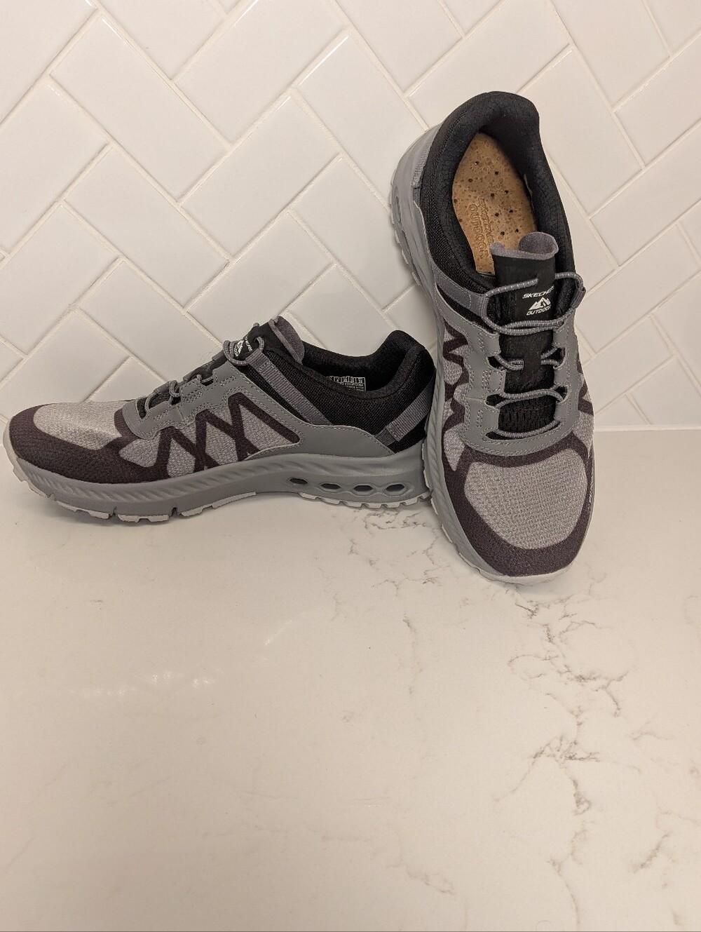 Skechers Glide-Step Breeze Outdoor Trail Sneakers Women (9) Hiking Gorpcore